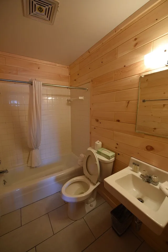 City, Queen Bed، The Welcome Inn 7/8