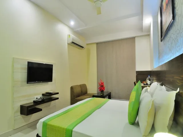 Deluxe, Double Bed, Hotel Sky Rich International 6/7