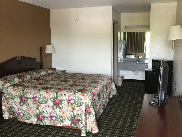 غرفة بسرير كينج للمدخنين، Americas Best Value Inn Goodlettsville Nashville N 4/6