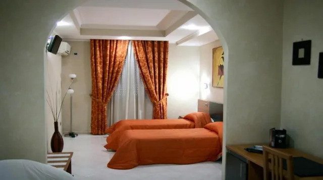 Room, Twin Beds, Hotel Daytona 3/6