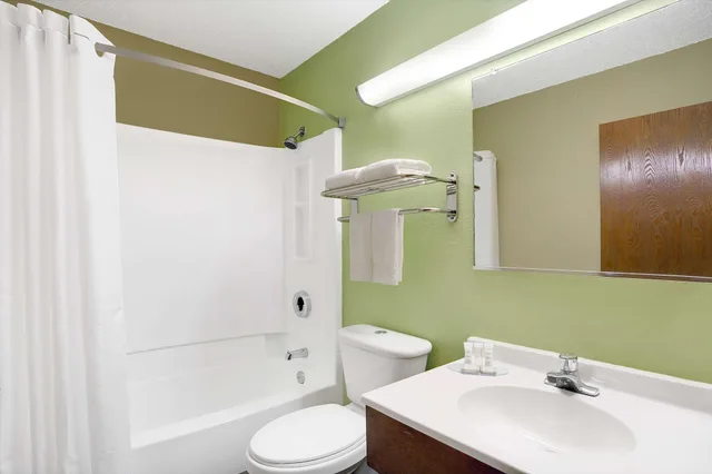 Economy, Queen Bed, Accessible, Economy 7 Inn Chesapeake - Portsmouth 9/10