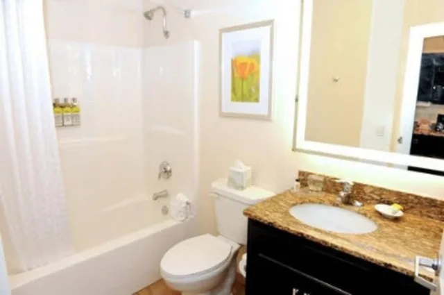 جناح بسرير كوين بغرفة نوم واحدة مع أريكة، Candlewood Suites Santa Maria 3/5