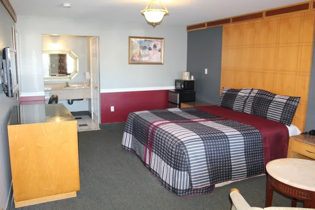 Superior, King Bed, Smoking, Liberty Inn Atlantic City 1/10