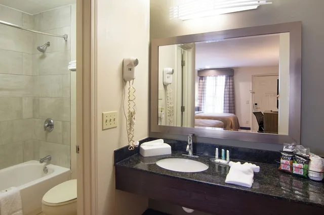 غرفة قياسية بسريرين مزدوجين للمدخنين، Quality Inn Lagrange East I-85 4/4