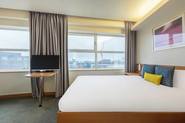 غرفة تنفيذية عائلية بسرير كينج وسرير فردي، STG Hotel London Oxford Street 1/3
