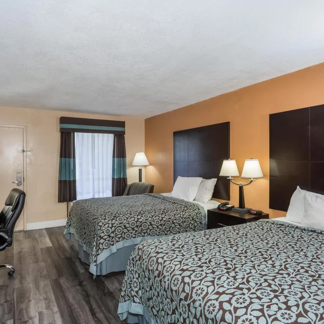 غرفة ديلوكس رباعية بسريرين مزدوجين لذوي الإعاقة، Days Inn by Wyndham Sarasota Bay 3/5