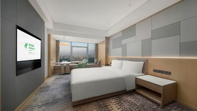 غرفة بسرير كينج لذوي الإعاقة، Holiday Inn Qinhuangdao Haigang 1/3