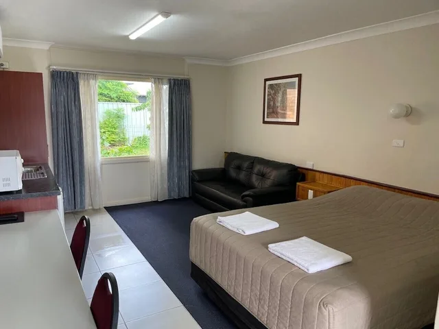 غرفة بسرير كوين، Homestead Motel 1/5