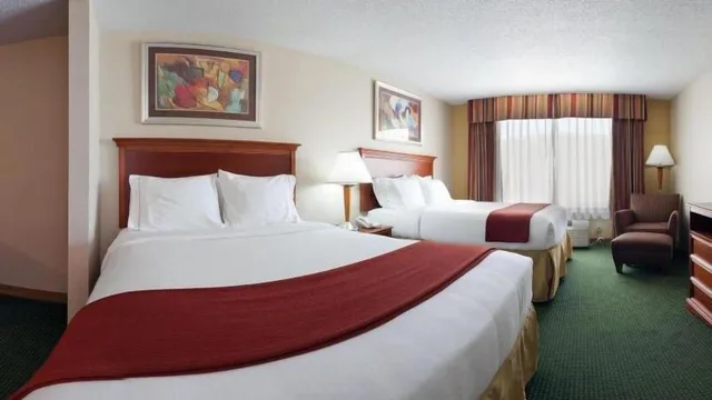 جناح بسريرين كوين مع أريكة، Holiday Inn Express Hotel Suites Valparaiso 1/6