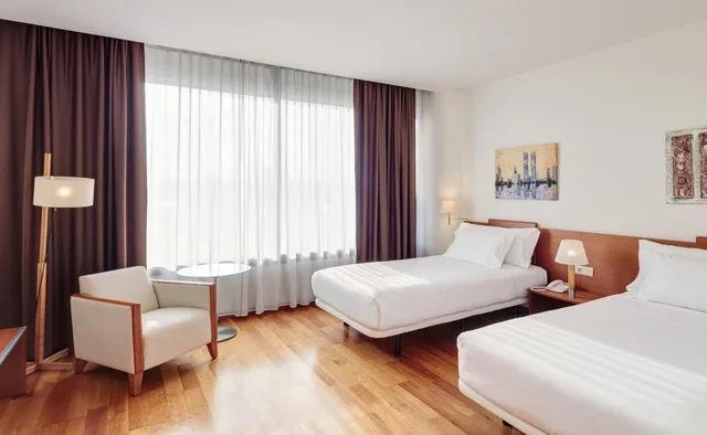 غرفة ديلوكس بسريرين كوين، Sercotel Arrahona 2/4