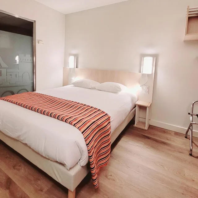 Deluxe, King Bed, INTERHOTEL ESPACE CITE 3/8