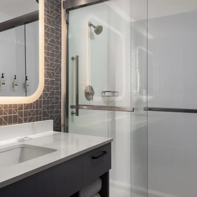 جناح استوديو بسرير كينج وسريرين كوين لذوي الإعاقة، Homewood Suites by Hilton Covington, GA 2/3