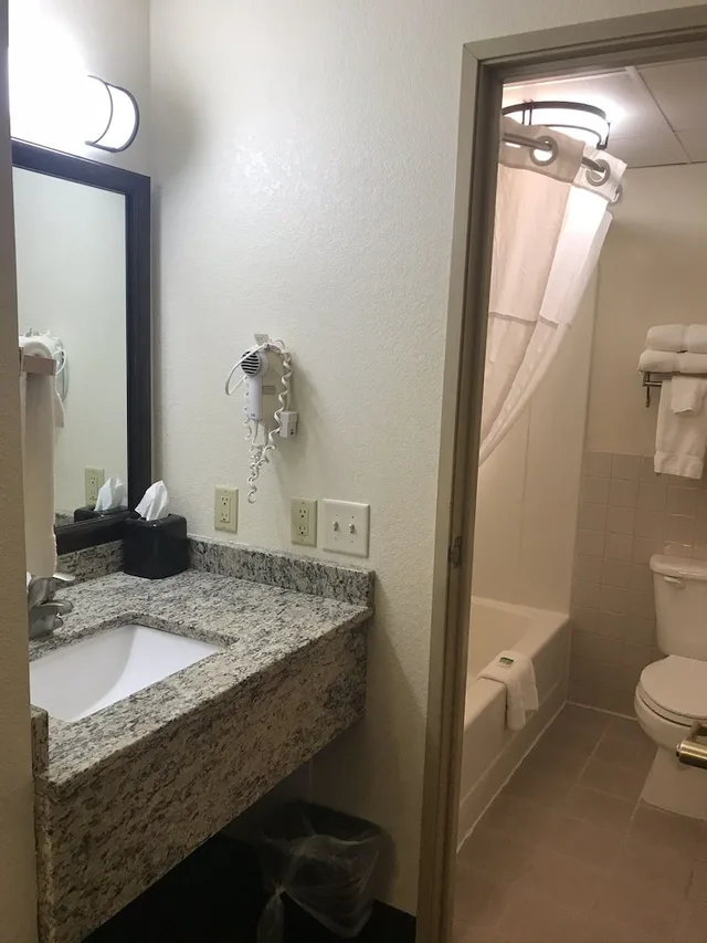 Room, King Bed, Americinn By Wyndham Marshall 9/9