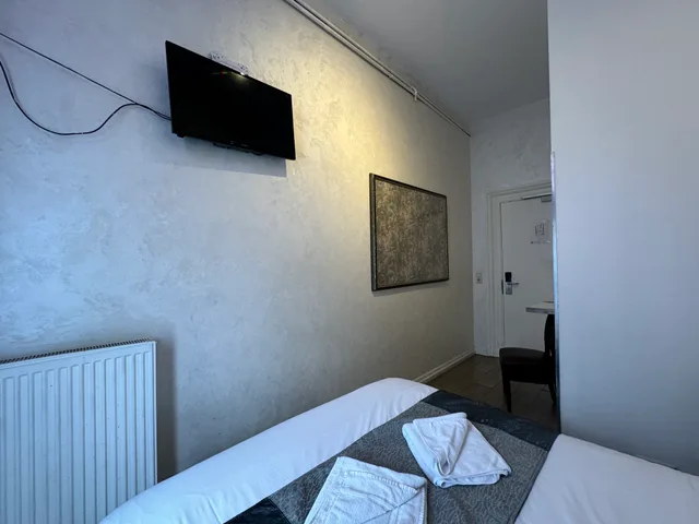 غرفة بسرير كوين بشرفة، Boutique Hotel La Belle Vue 2/3