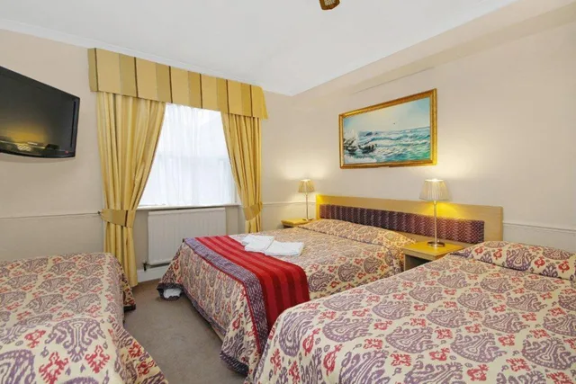 غرفة قياسية رباعية، Kingsway Park Hotel At Park Avenue 2/3