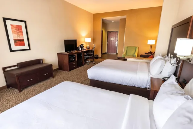 جناح بسريرين كوين مع أريكة، Comfort Suites Goodyear West Phoenix 1/5