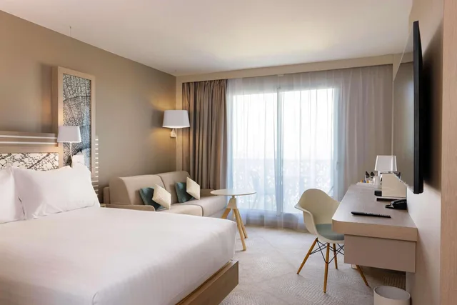 Connecting, Family, King and Queen Bed, Hilton Garden Inn Le Havre Centre 1/9