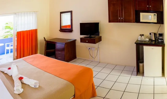 غرفة ديلوكس بسرير كينج، Bay Gardens Inn 3/4