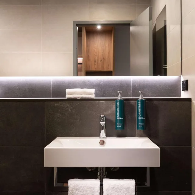 غرفة بسرير كينج وسريرين كوين، DoubleTree by Hilton Hobart 8/8