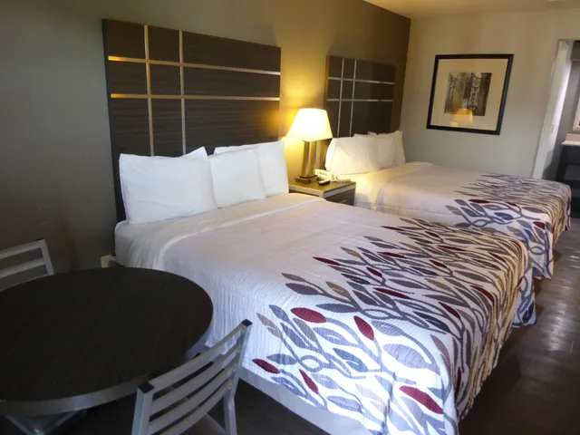 غرفة ديلوكس بسريرين كوين، Red Roof Inn Columbia, TN 4/10