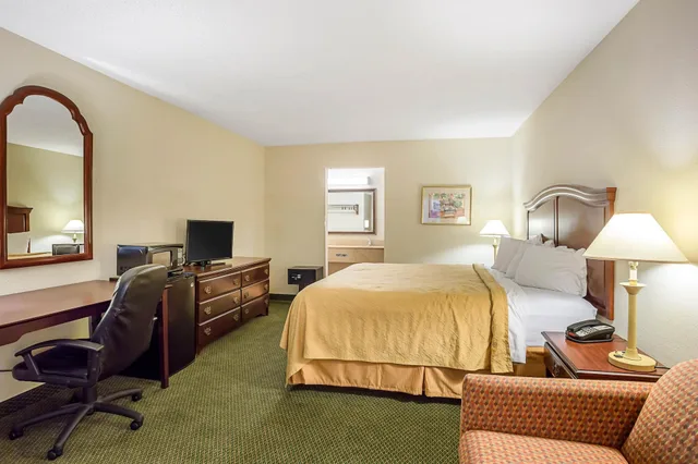 غرفة قياسية بسرير كينج، Quality Inn Heber Springs, AR 2/2