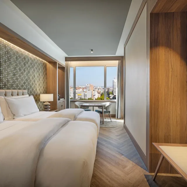 غرفة ديلوكس بسريرين منفصلين بإطلالة على المدينة، The Westin Madrid Cuzco 1/10