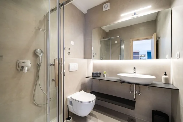 شقة بإطلالة على البحر بشرفة بغرفتي نوم، Bacan Serviced Apartments 4/6