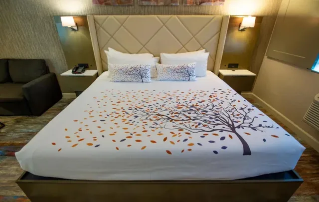 غرفة بسرير كينج، Empeiria High Sierra Hotel 5/8
