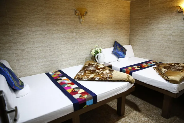 غرفة عائلية، Sandhu Hotel 2/2