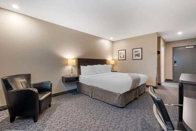Room, King Bed, Villa Inn and Suites, SureStay Collection By Best Western 2/4