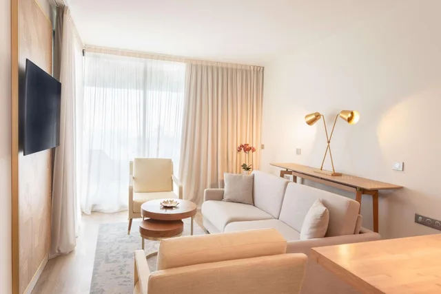 جناح بشرفة بغرفة نوم واحدة، Radisson Hotel Saint-Denis, La Reunion 3/8