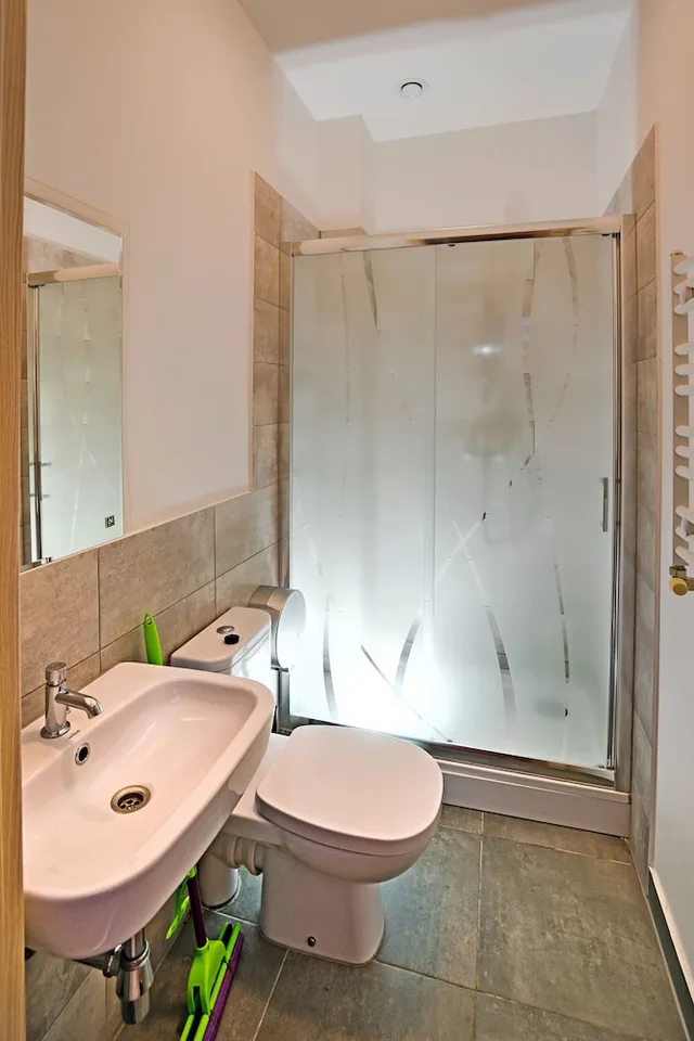 غرفة قياسية بسريرين منفصلين، Oki Doki Old Town Hostel 6/6