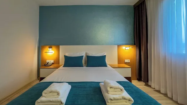 جناح فاخر بسرير كوين بإطلالة على البحر بغرفة نوم واحدة مع أريكة، La Bella Suit Otel 2/10