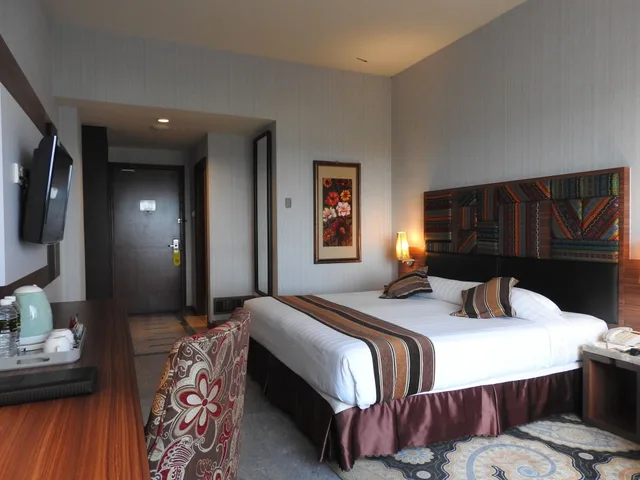غرفة ديلوكس بسرير مزدوج، Crown Vista Hotel 3/8