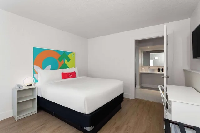غرفة بسرير كوين لذوي الإعاقة، Travelodge by Wyndham Orlando Lake Buena Vista South 1/2