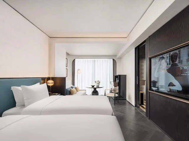 غرفة سوبيريور بسريرين منفصلين، Sofitel Shanghai North Bund 1/8