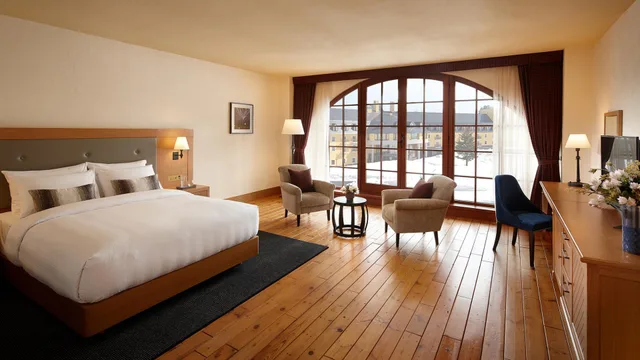 غرفة كلوب ديلوكس بسرير مزدوج بإطلالة على الجبل، Lotte Arai Resort 1/1