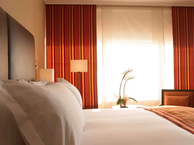 غرفة سوبيريور بسرير كوين مع أريكة، Pullman Madrid Airport and Feria Hotel 4/10
