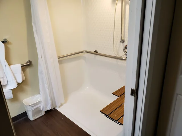 جناح بسريرين مزدوجين مع أريكة لذوي الإعاقة، MainStay Suites Brentwood Nashville 5/6