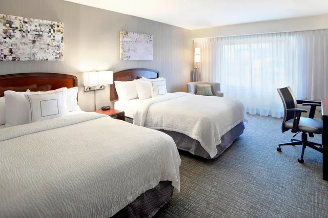 Room, 2 Double Beds, Courtyard By Marriott Kokomo 1/2