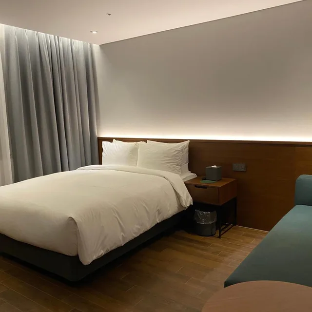 Room, Queen Bed, The Marevo 1/4