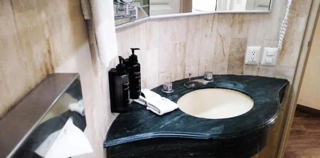 Master, Suite, King Bed, City View، Hotel Century Reforma 4/4