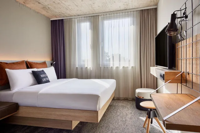 Moxy, Queen Bed, City View، Moxy Karlsruhe 1/5