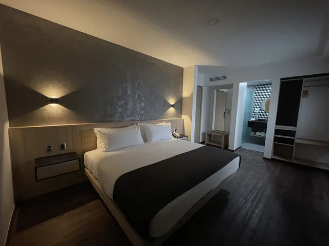 جناح جونيور بسرير كوين، Turotel Queretaro 1/3