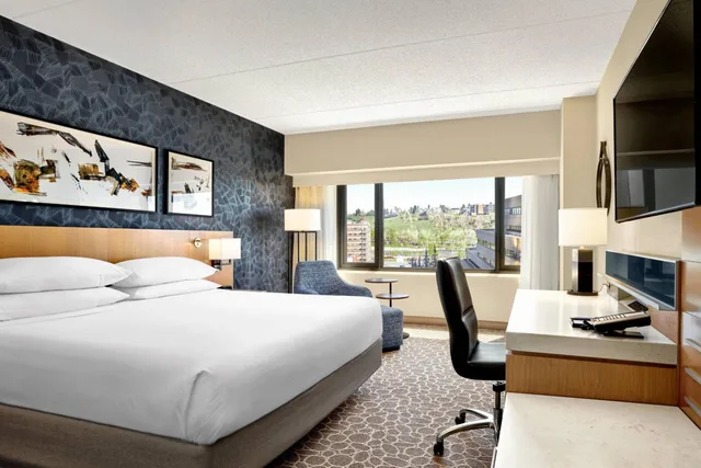 غرفة بريميوم ديلوكس بسرير كينج، Delta Calgary Downtown 1/5
