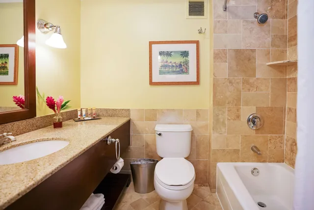 غرفة بسريرين مزدوجين بإطلالة على المسبح، OUTRIGGER Kauai Beach Resort & Spa 3/4