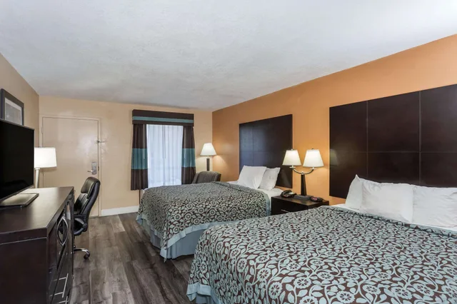 غرفة بسريرين كوين، Days Inn by Wyndham Sarasota Bay 2/3