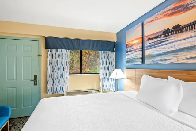 غرفة بسرير كوين، Days Inn by Wyndham Renfro Valley Mount Vernon 1/10