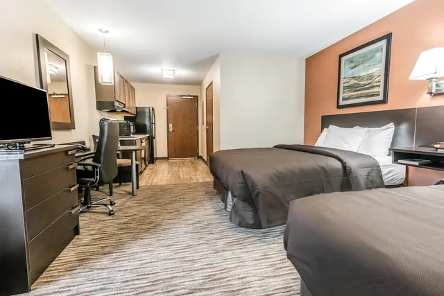 Efficiency, 2 Queen Beds, Accessible، Suburban Studios Washington, PA 3/3