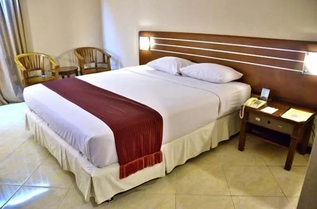 غرفة ديلوكس بسريرين منفصلين، Bahari Inn Tegal 1/3